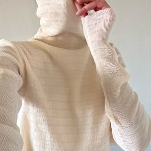 Vintage Cream Raw edge cropped turtleneck sz s/m